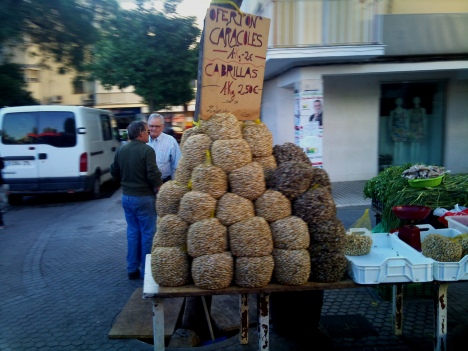 Venta de caracoles en las calles de Sevilla